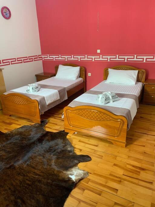 Christina'S House With 2 Bedrooms And Free Parking Gjirokastra Kültér fotó